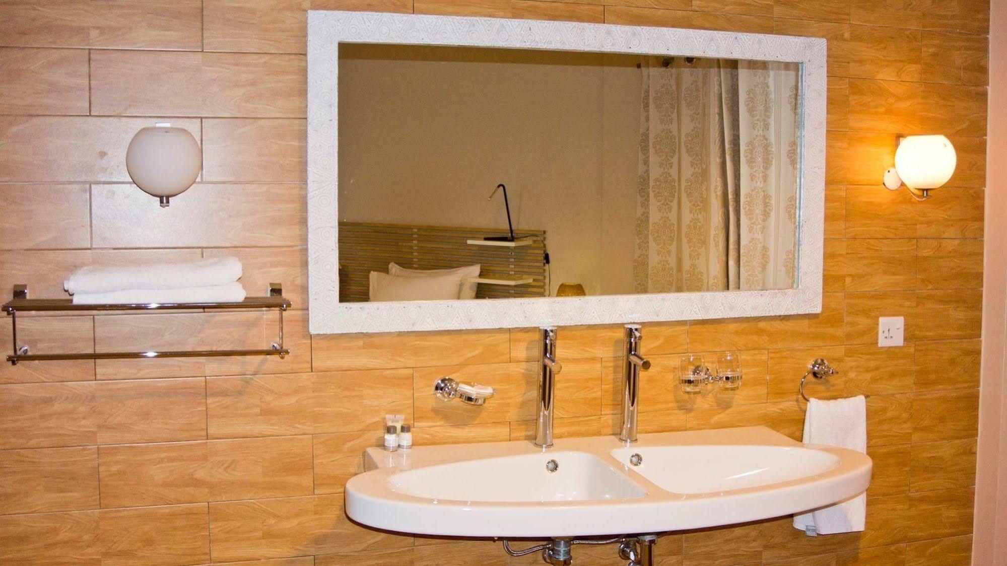 Tropical Enclave Hotel Akra Dış mekan fotoğraf