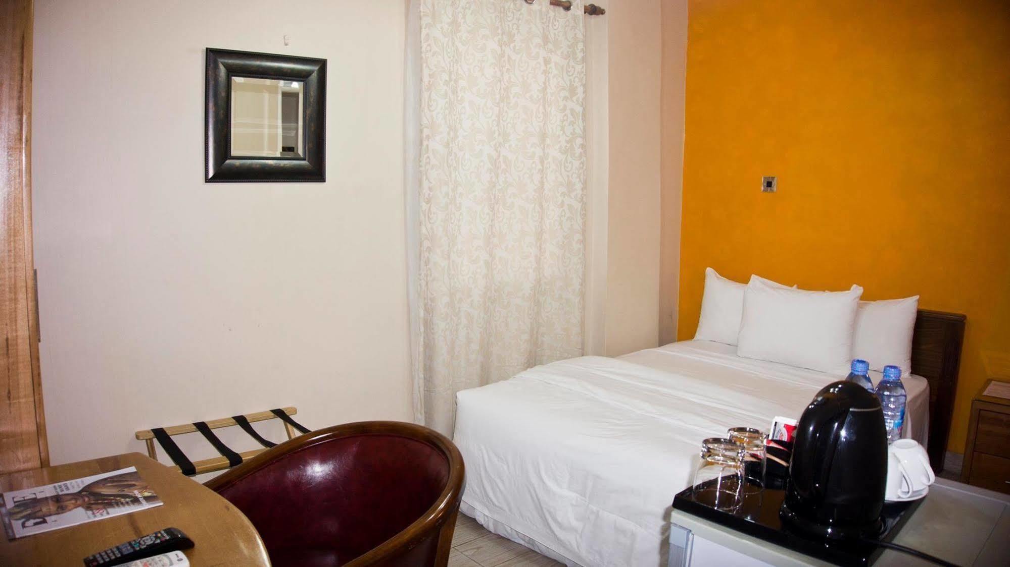Tropical Enclave Hotel Akra Dış mekan fotoğraf